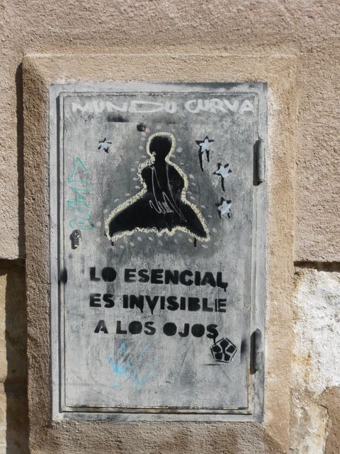Dibujo cerca de El Principito en una calle de Segovia